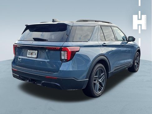 Used 2025 Ford Explorer ST-Line w/ Premium Package RWD image 3