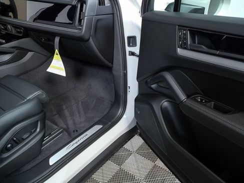 Certified 2026 Porsche Cayenne Coupe AWD/4WD image 25
