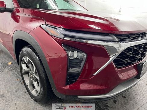 Used 2025 Chevrolet Trax LT image 8