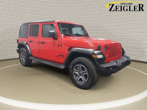 Used 2022 Jeep Wrangler Unlimited Sport AWD/4WD image 3