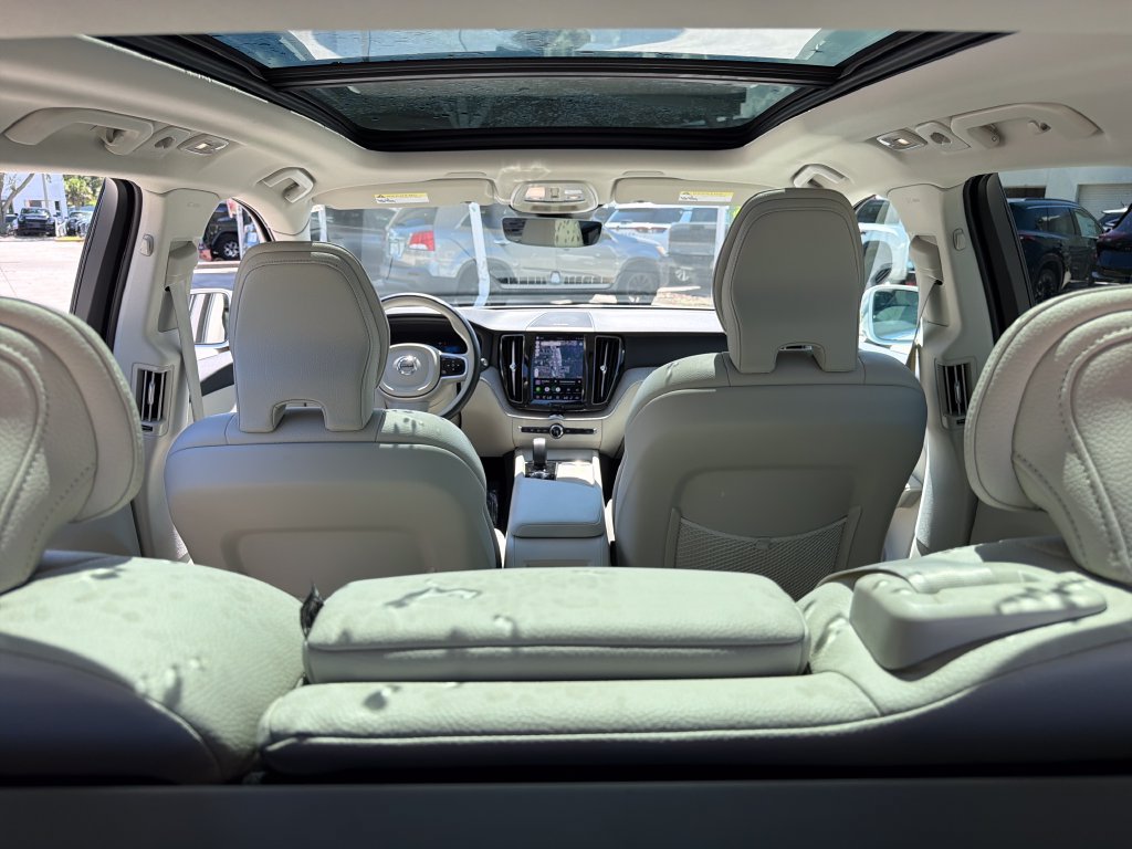 Used 2023 Volvo XC60 B5 Plus AWD/4WD image 34