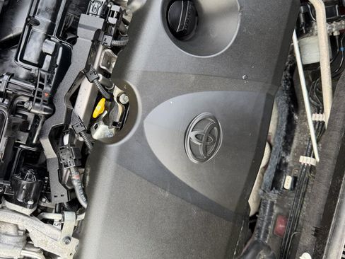 Used 2019 Toyota RAV4 LE image 66