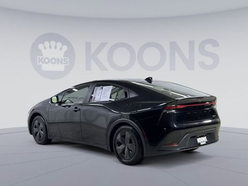Used 2025 Toyota Prius LE image 10
