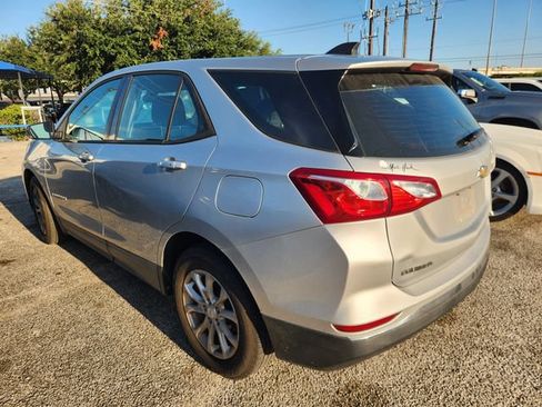 Used 2018 Chevrolet Equinox LS FWD image 4