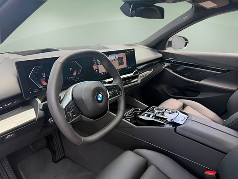 Used 2026 BMW 530i xDrive AWD/4WD image 22