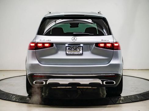 Used 2025 Mercedes-Benz GLS 450 4MATIC image 3