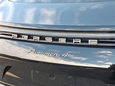Used 2023 Porsche Panamera 4 Platinum Edition image 34