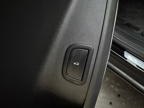 Used 2025 Chevrolet Traverse Z71 w/ Enhanced Driving Package image 19