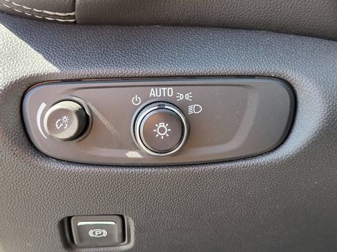 Used 2025 Chevrolet Blazer LT AWD/4WD image 9