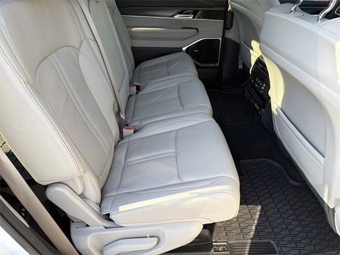 Used 2023 Jeep Wagoneer Series III w/ Premium Group I image 15