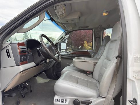 Used 2005 Ford F350 Lariat image 4