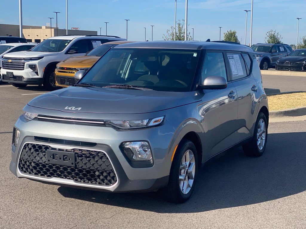 Used 2022 Kia Soul LX w/ Technology Package FWD image 3