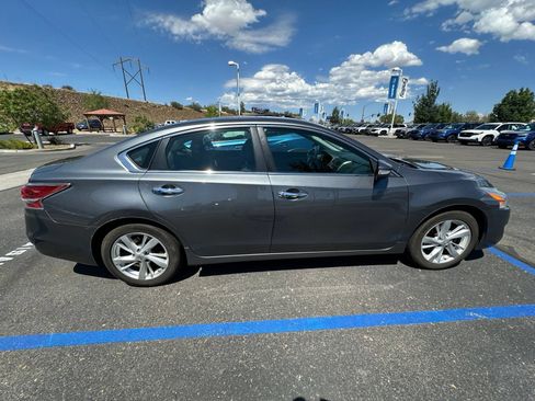 Used 2014 Nissan Altima 2.5 SL w/ Technology Package FWD image 3