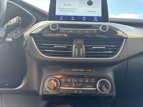 Used 2022 Ford Escape SE w/ SE Sport Appearance Package image 16