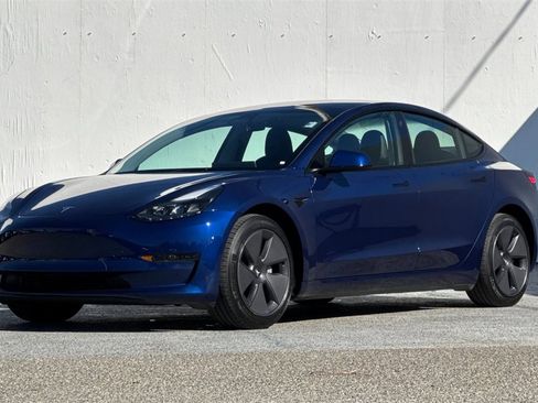 Used 2023 Tesla Model 3 Standard Range image 8