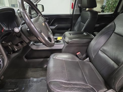 Used 2018 Chevrolet Silverado 1500 LTZ Z71 w/ Redline Edition image 12