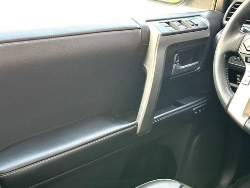 Used 2022 Toyota 4Runner Limited AWD/4WD image 27