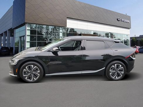 Used 2024 Kia EV6 Light AWD/4WD image 2