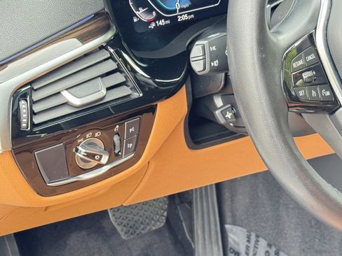 Certified 2023 BMW 530e xDrive w/ Premium Package image 16