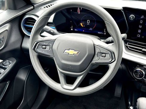 Used 2026 Chevrolet Trax LT FWD image 27