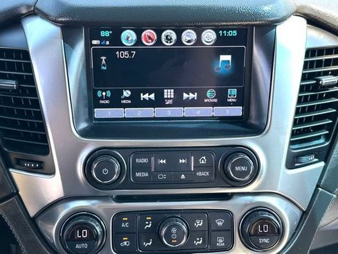 Used 2020 Chevrolet Suburban Premier w/ Premier 6.2L Value Package AWD/4WD image 24