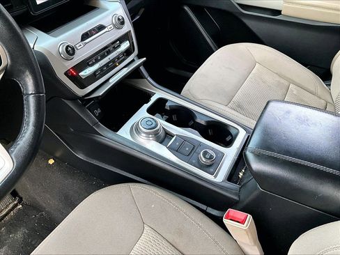 Used 2022 Ford Explorer XLT image 12