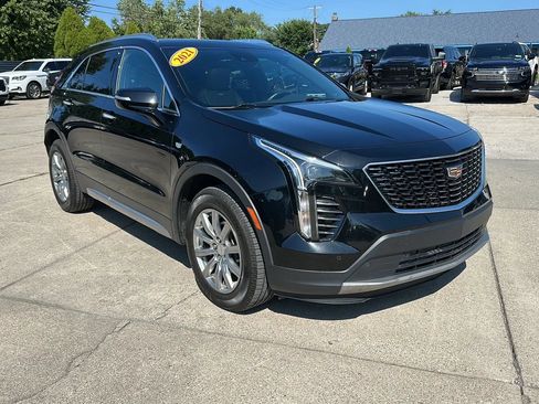 Used 2021 Cadillac XT4 Premium Luxury w/ Cold Weather Package AWD/4WD image 3