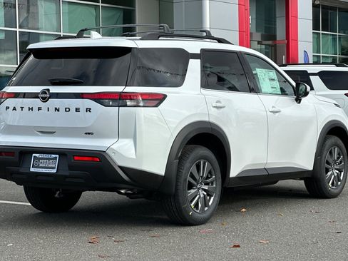 New 2025 Nissan Pathfinder SV w/ Black Appearance Package image 4