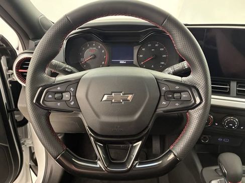 Used 2024 Chevrolet Trax RS FWD image 22