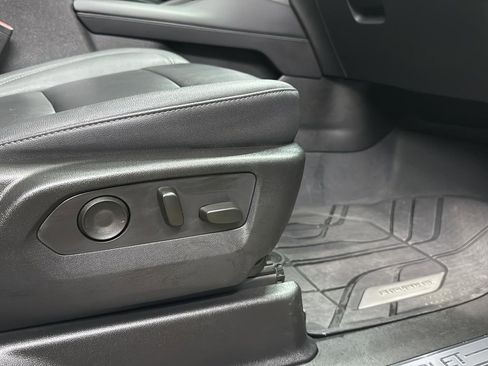 Used 2023 Chevrolet Suburban Z71 w/ Luxury Package image 25