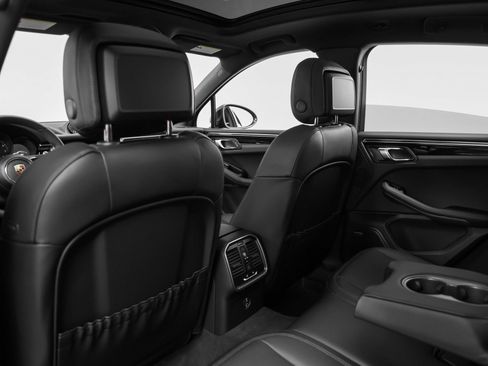 Certified 2025 Porsche Macan image 37