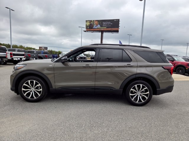 New 2027 Ford Explorer ST-Line RWD image 4