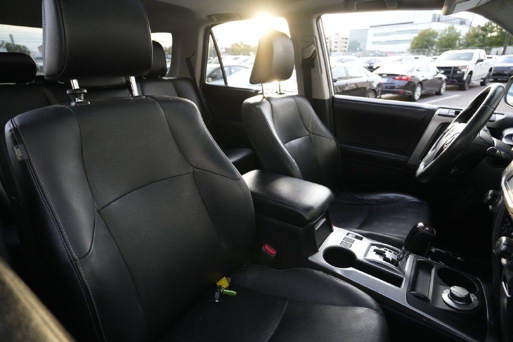 Used 2016 Toyota 4Runner Limited AWD/4WD image 30