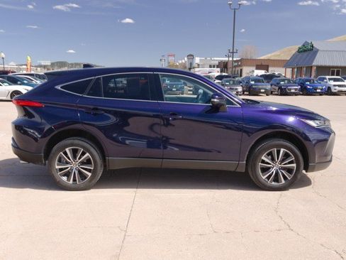 Used 2023 Toyota Venza LE AWD/4WD image 5
