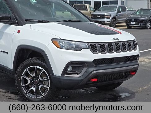 Used 2025 Jeep Compass Trailhawk AWD/4WD image 63
