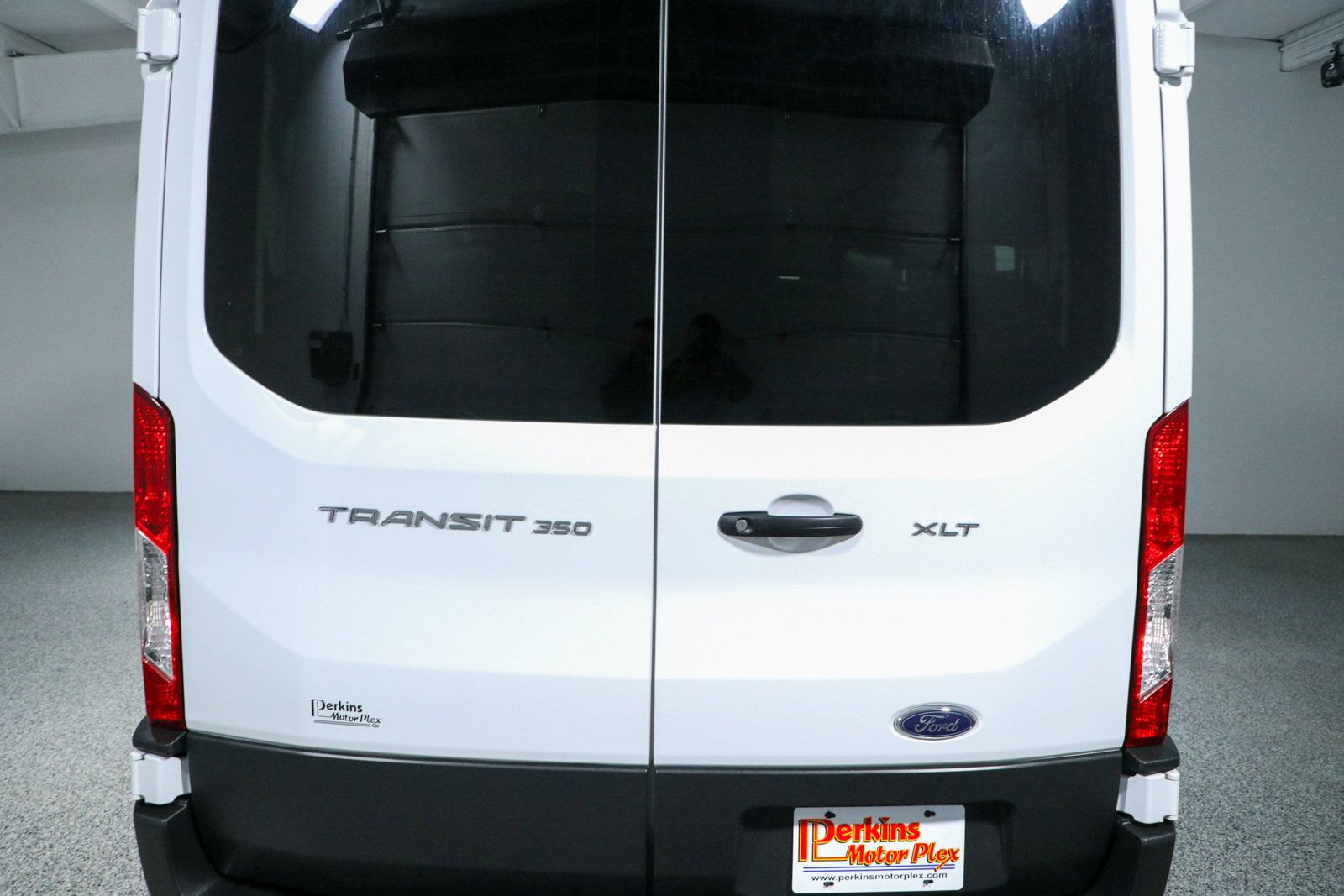 Used 2025 Ford Transit 350 XLT RWD image 8