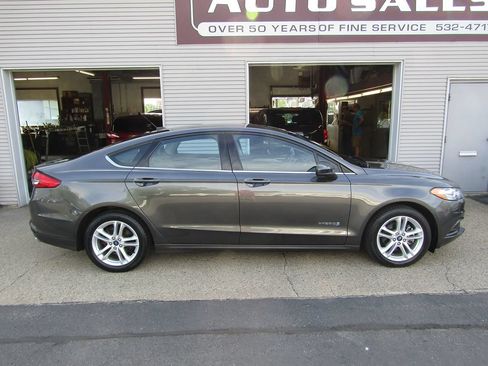 Used 2018 Ford Fusion S FWD image 2