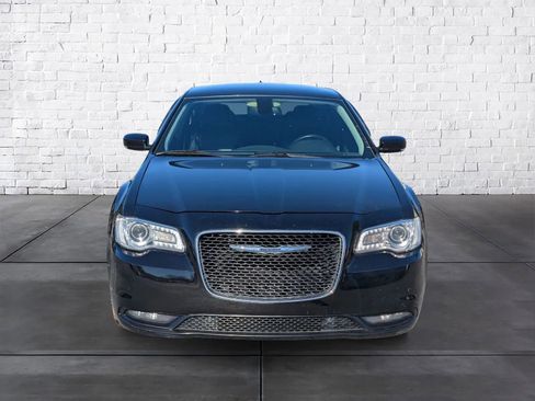 Used 2015 Chrysler 300 Limited w/ 300 Premium Group image 6