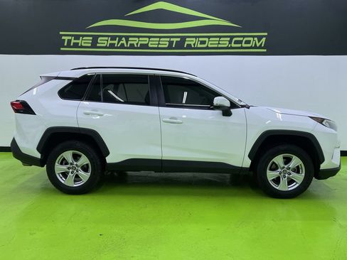 Used 2019 Toyota RAV4 XLE w/ Convenience Package AWD/4WD image 11