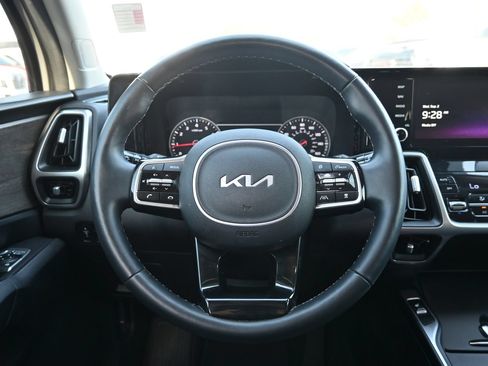Used 2023 Kia Sorento EX w/ Panoramic Sunroof Package FWD image 10