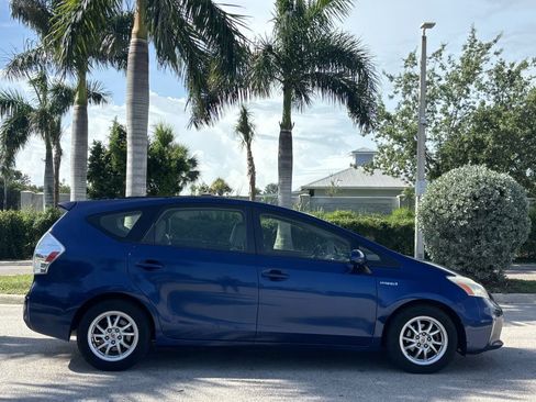 Used 2012 Toyota Prius V Two FWD image 4