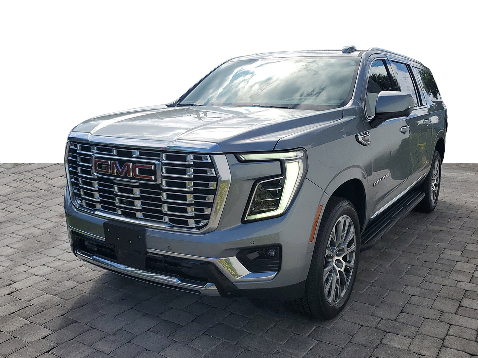 Used 2025 GMC Yukon XL Denali AWD/4WD image 3