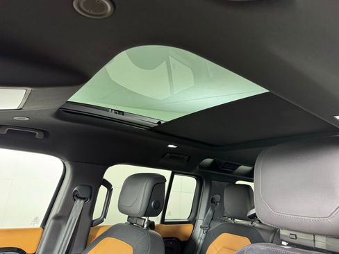 Used 2024 Land Rover Defender 110 X-Dynamic SE image 21