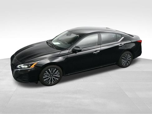 Used 2025 Nissan Altima 2.5 SV FWD image 26