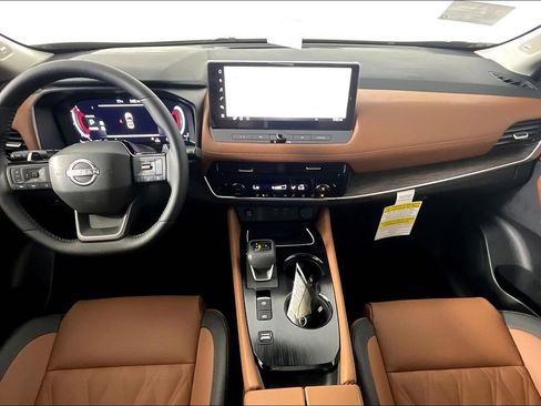 New 2025 Nissan Rogue Platinum image 2