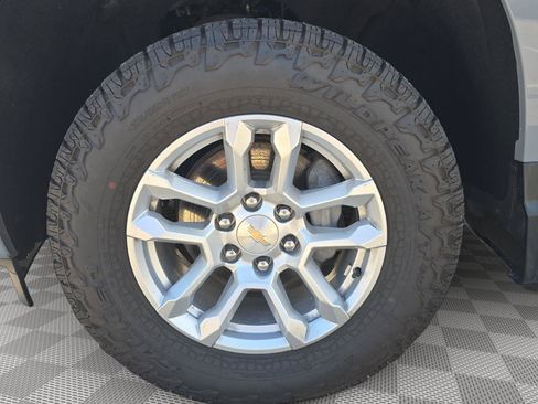 Used 2024 Chevrolet Silverado 1500 LT AWD/4WD image 9