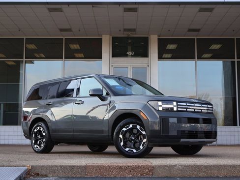 Used 2024 Hyundai Santa Fe SE image 2