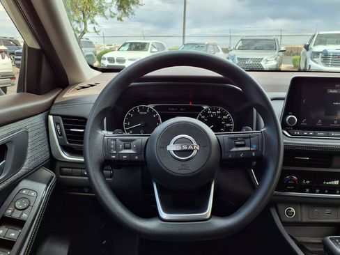 Used 2023 Nissan Rogue SV FWD image 19