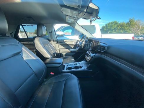 Used 2023 Ford Explorer Limited AWD/4WD image 5