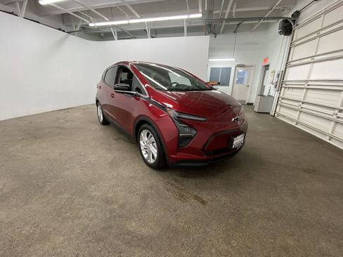 Used 2022 Chevrolet Bolt LT image 8